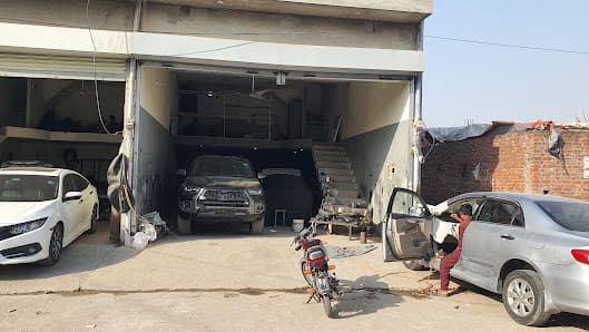 Naveed Denting Painting and Motor Workshop — workshop photo 2, Gujranwala, Gujranwala