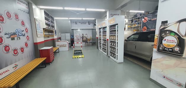 Khan Jee Motors — workshop photo 2, Latifabad, Hyderabad