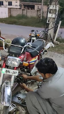 Soan Kashi autos &Hamza oil change — workshop photo 3, Soan Gardens, Islamabad