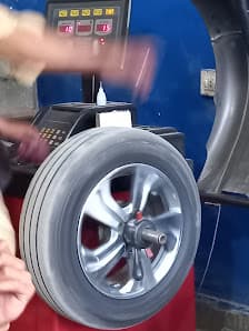 Al Qamar Computerized Wheel Alignment and Balancing — workshop photo 2, Johar Town, Lahore