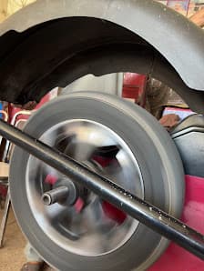 Al Qamar Computerized Wheel Alignment and Balancing — workshop photo 3, Johar Town, Lahore
