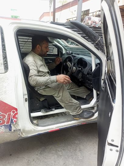 Universal service station and auto repair workshop — verified car workshop in Gulberg, Lahore, Pakistan