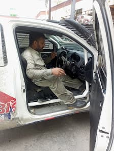 Universal service station and auto repair workshop — workshop photo 2, Gulberg, Lahore