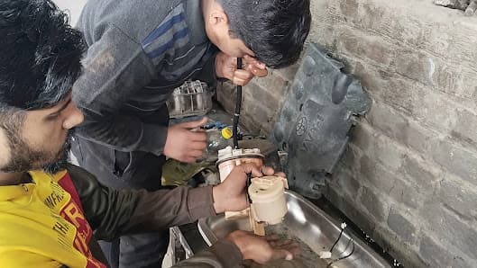 Quick Autos work shop / Oil Change Center — workshop photo 3, Sialkot, Sialkot